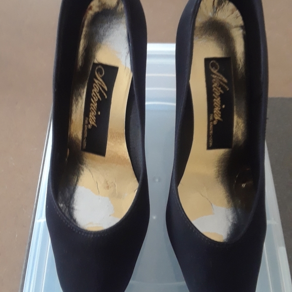 Notorious for Bakers Leeds Black Crepe Heels Size 9 - Picture 2 of 5